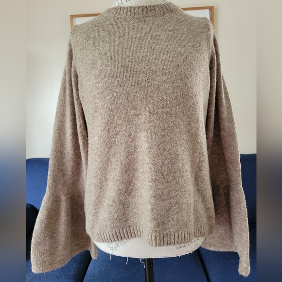 Bell sleeve sweater - Picture 5 of 6